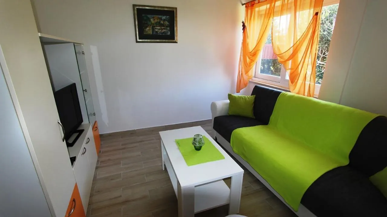 Apartments Tomislav Malinska Guest house