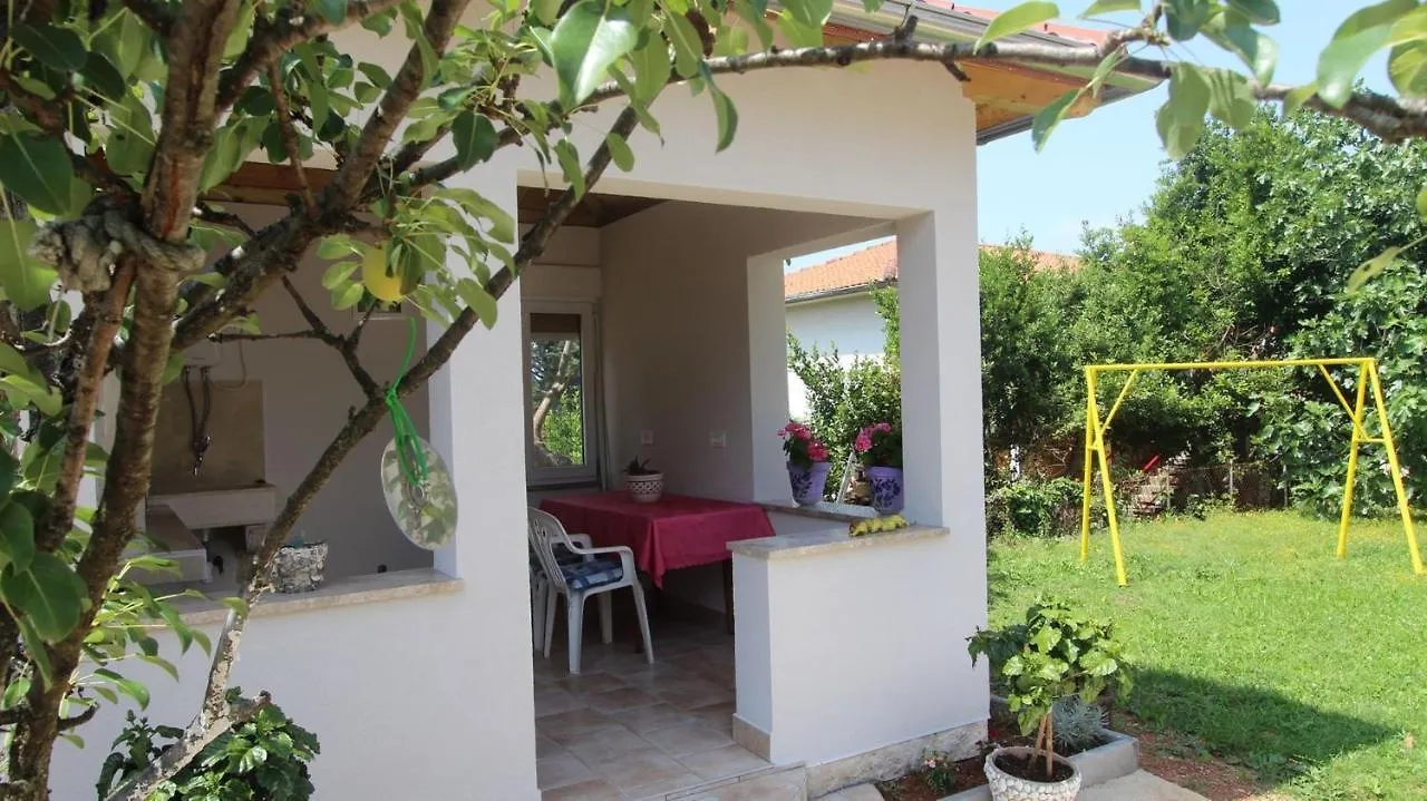 Guest house Apartments Tomislav Malinska