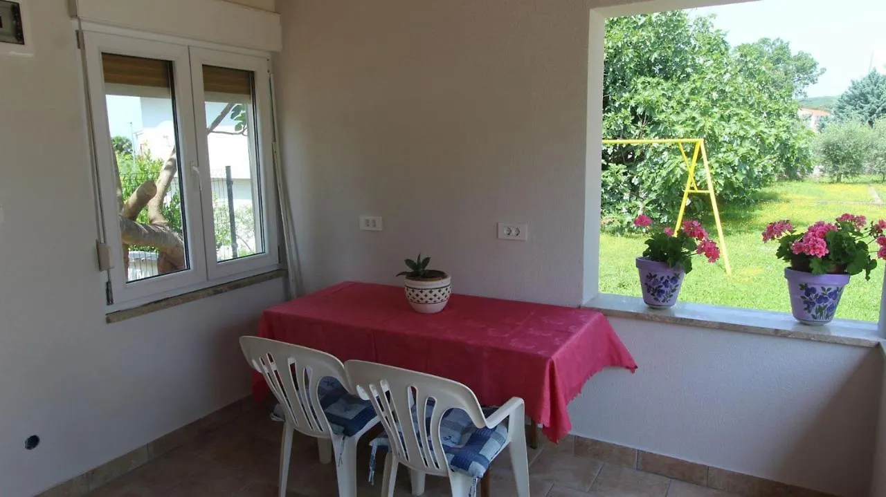 Apartments Tomislav Malinska Guest house