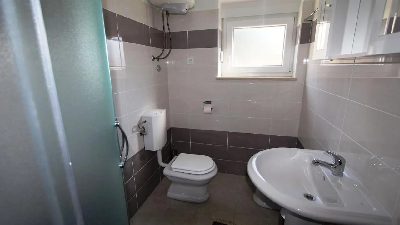 Apartments Tomislav Malinska Guest house
